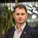 Консультирует Радкевич